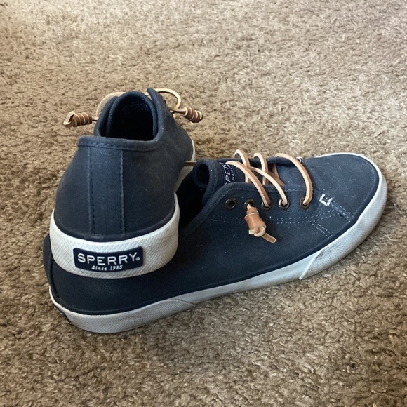 Sperry boat shoes. - Picture 3 of 6